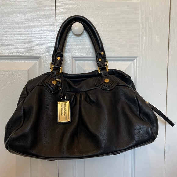 MARC BY MARCJACOBS Classic Q Lage カーキ Amazon.com: Marc by Marc Jacobs Women's Classic Q Slim Zip